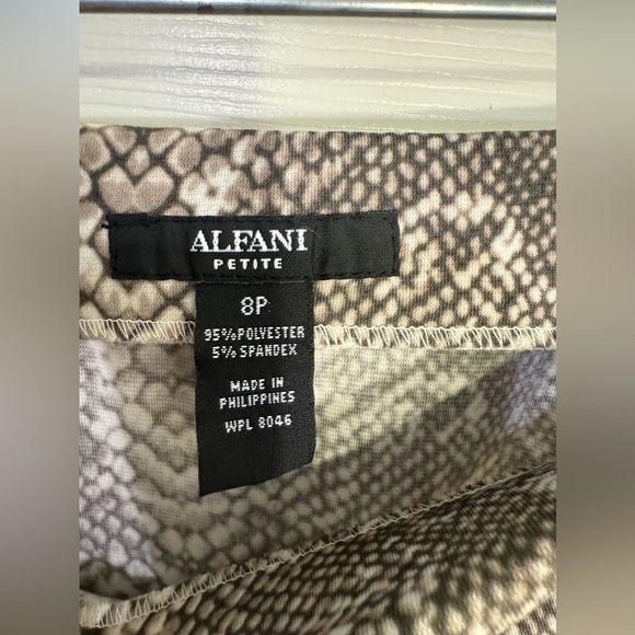 Alfani Knee Length Pencil Skirt Snake Print With Red‎ Zipper Size 8 Petite - Picture 4 of 7